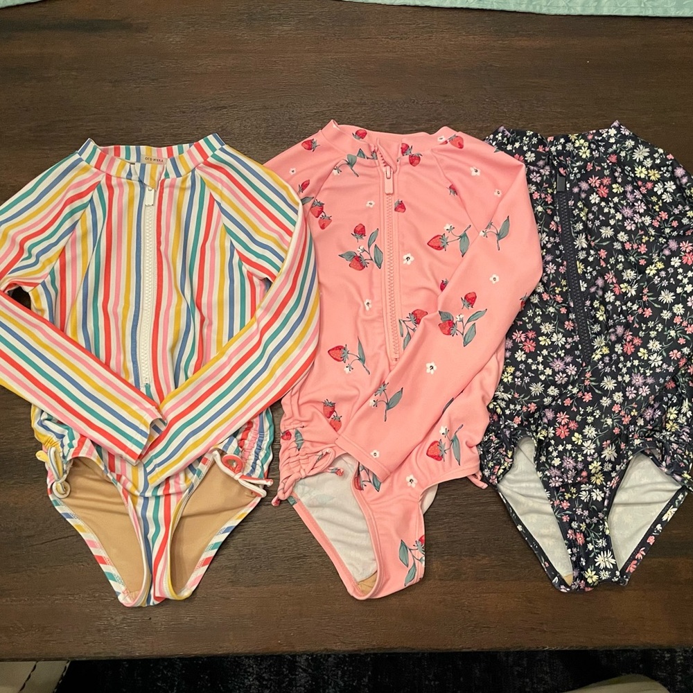 4T Old Navy rashguard swimsuits